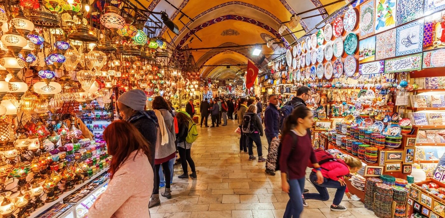 گراند بازار یکی از قدیمی‌ترین مراکز خرید استانبول